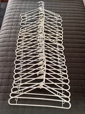 20 white plastic tube hangers